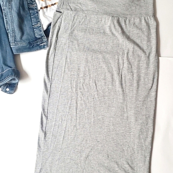 Roxy Dresses & Skirts - Roxy grey midi minimalist bodycon skirt